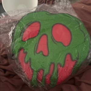 🍎FIRM! DISNEY LOUNGEFLY SNOW WHITE AND THE SEVEN DWARFS POISON APPLE CROSSBODY